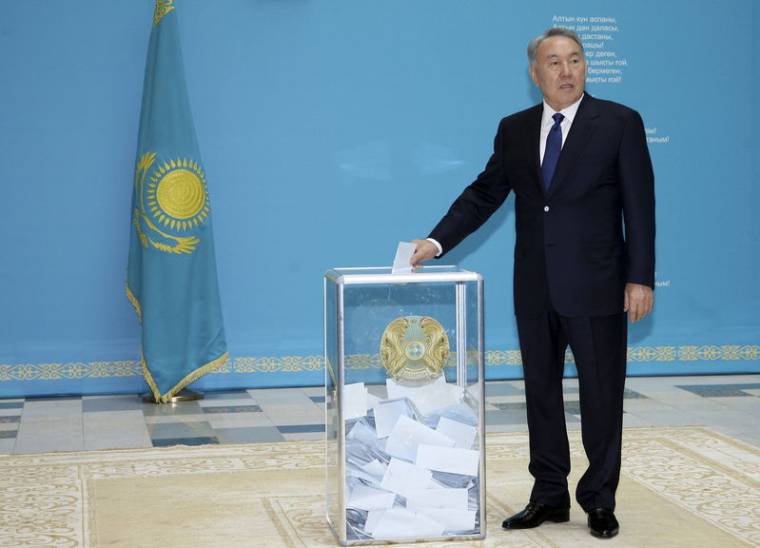 NAZARBAÏEV RÉÉLU AU KAZAKHSTAN AVEC 97,7% DES VOIX