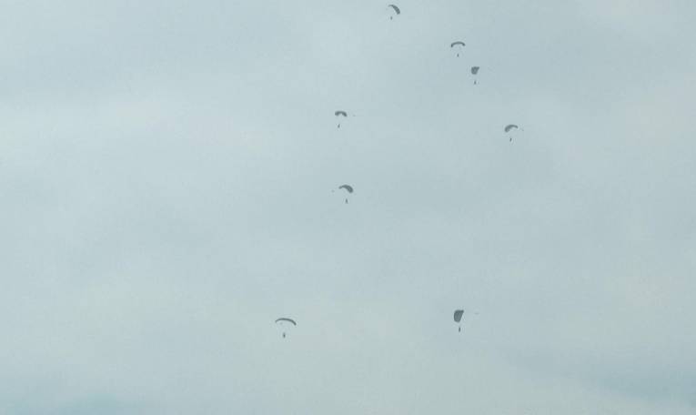 80 ans du D-Day: des parachutistes largués sur Omaha Beach