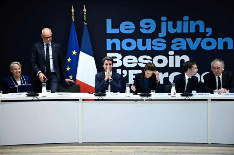 Elisabeth Borne, Edouard Philippe, Gabriel Attal, Valérie Hayer, Francois Bayrou, lors d'un "comité politique" de la campagne des européennes, le 30 avril 2024 à Paris ( POOL / JULIEN DE ROSA )
