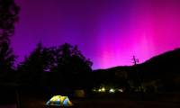 Des aurores boréales près de San Francisco, le 11 mai 2024 ( AFP / JOSH EDELSON )