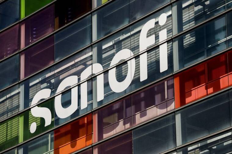 Le logo du fabricant français de médicaments Sanofi est visible sur le site de Sanofi Genzyme Polyclonals à Lyon