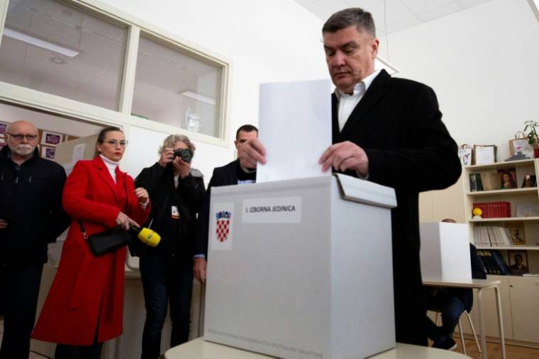 Le président croate Zoran Milanovic vote aux législatives, le 17 avril 2024 à Zagreb ( AFP / STRINGER )