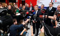 Le ministre de la Justice, Gérald Darmanin (c), en conférence de presse à Marseille, le 2 janvier 2025 ( AFP / Sylvain THOMAS )