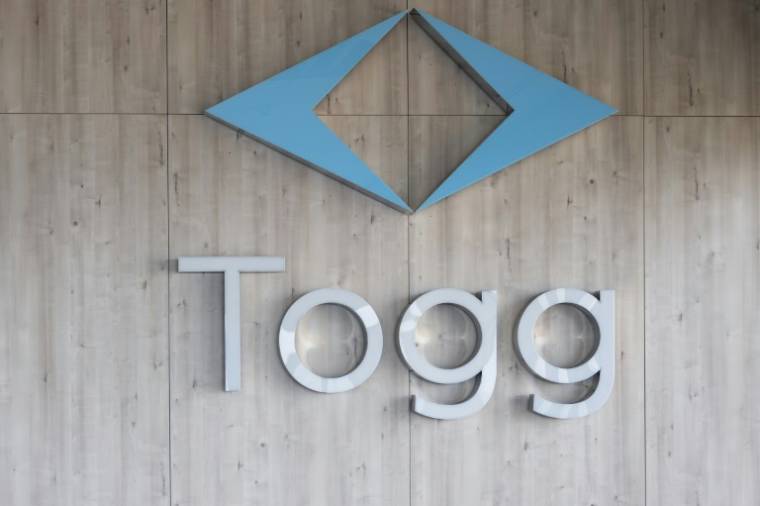 Le logo Togg à l'usine de Bursa en Turquie, le 17 mai 2024 ( AFP / Yasin AKGUL )