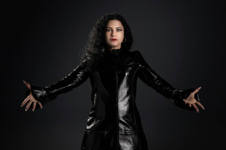 La chanteuse, auteure-compositrice et productrice de musique tunisienne Emel, le 9 avril 2024 à Paris  ( AFP / BERTRAND GUAY )