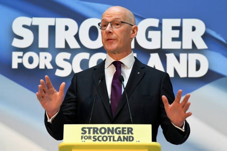 Le nouveau leader du parti indépendantiste écossais SNP, John Swinney, fait un discours le 6 mai 2024 à l'université de Glasgow ( AFP / ANDY BUCHANAN )