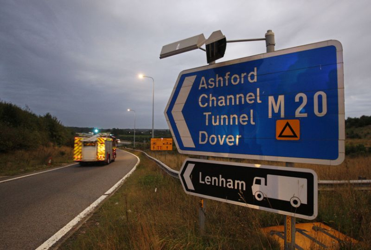 Un panneau indiquant la direction du tunnel sous la Manche, dans le sud de l'Angleterre