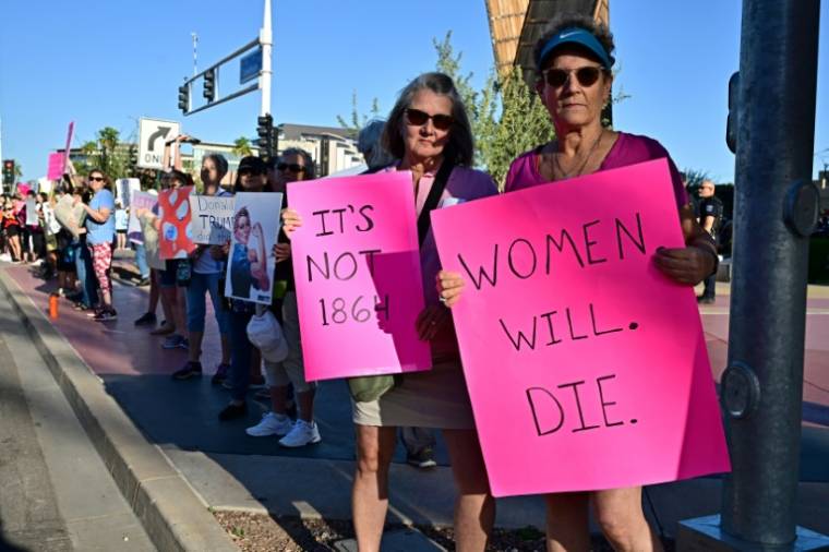 Mobilisation de partisans du droit à l'avortement, à Scottsdale, Arizona, le 15 avril 2024 ( AFP / Frederic J. Brown )
