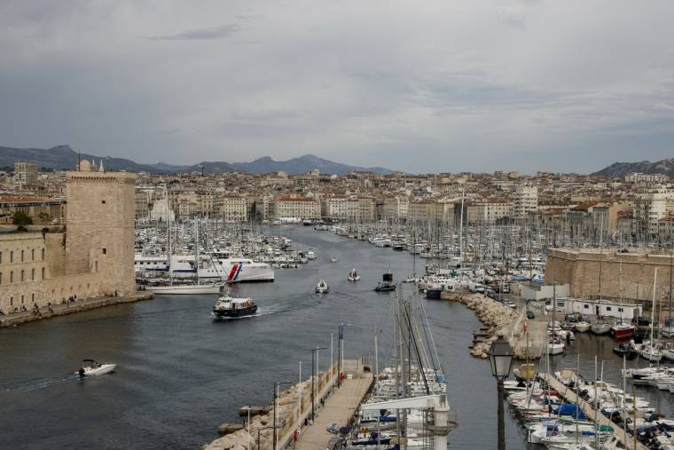 Selon le maire adjoint de Marseille, 15.000 logements sur les 450.000 de la cité phocéenne seraient concernés par l'augmentation de la taxe d'habitation sur les résidences secondaires. ( AFP / LUDOVIC MARIN )
