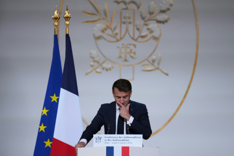 Le président Emmanuel Macron devant les ambassadeurs français, le 6 janvier 2025 à Paris ( POOL / Aurelien Morissard )