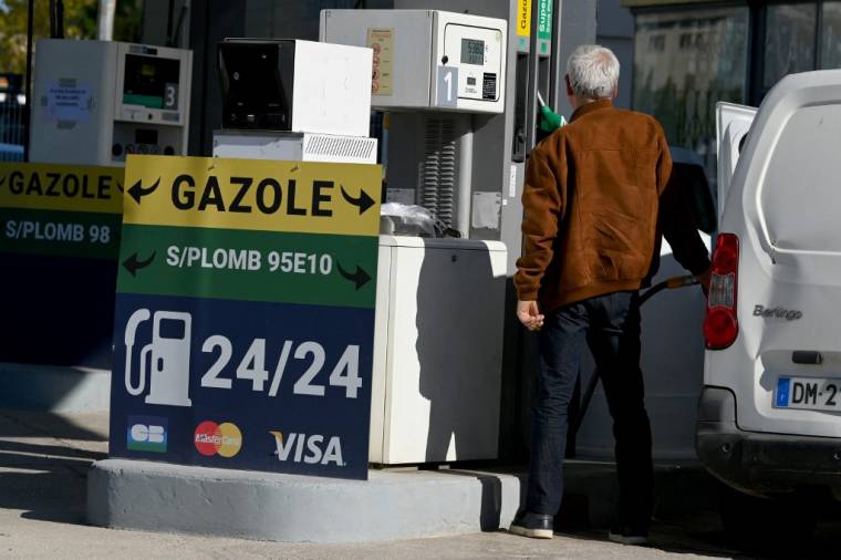 Le prix du gazole est remonté près mais légèrement en dessous du record qui avait été atteint à la mi-octobre. ( AFP / NICOLAS TUCAT )
