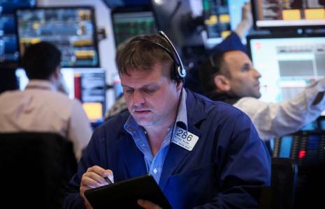 Les traders travaillent à la Bourse de New York