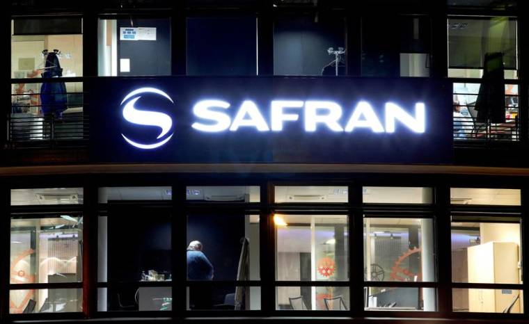 Le logo de Safran à l'extérieur du siège de la société à Issy-les-Moulineaux