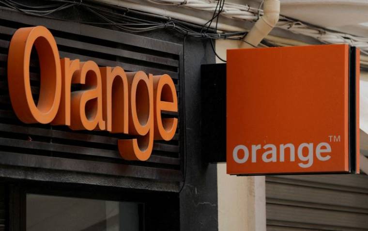 Photo d'archives du logo d'Orange visible sur la façade d'un magasin en Espagne