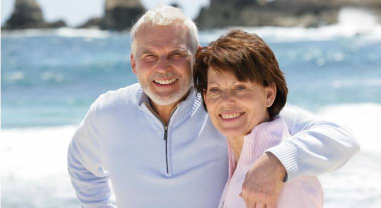 Pensez à prévoir votre retraite le plus tôt possible. Couple de séniors.(© DR)