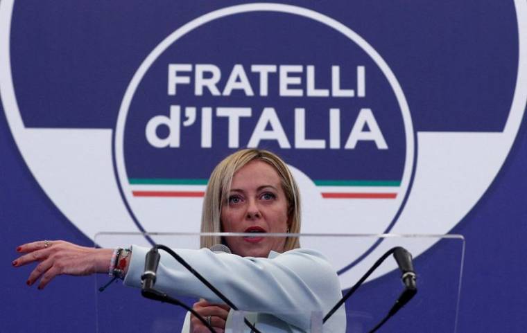 La cheffe des Frères d'Italie, Giorgia Meloni, s'exprime au siège de la soirée électorale du parti, à Rome