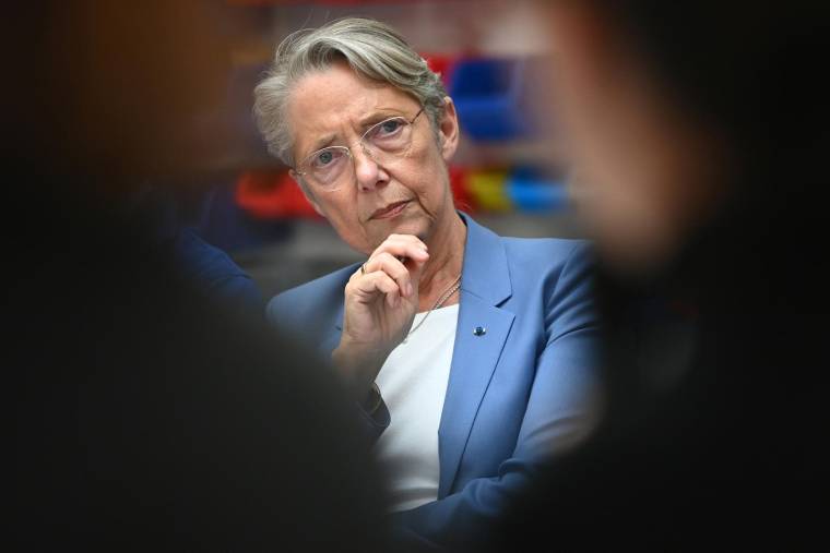 Elisabeth Borne, le 24 mai 2023, à Aubervilliers ( AFP / CHRISTOPHE ARCHAMBAULT )