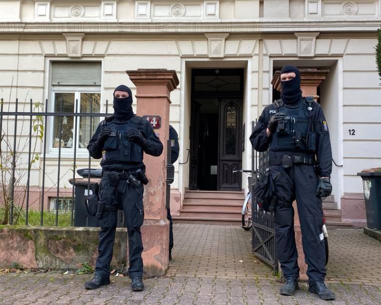 Des membres et des partisans présumés d'un groupe d'extrême droite ont été arrêtés lors de raids en Allemagne