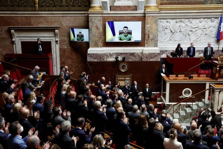 ZELENSKY DEMANDE À LA FRANCE DE DÉFENDRE SES VALEURS EN UKRAINE