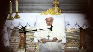Le pape François à la basilique Notre-Dame de la Garde, le 22 septembre 2023 à Marseille ( AFP / CHRISTOPHE SIMON )