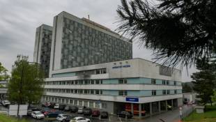 L'hôpital de Banska Bystrica, en Slovaquie, où le Premier ministre Robert Fico est soigné, le 17 mai 2024  ( AFP / Ferenc ISZA )