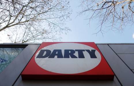 Le logo du détaillant de produits électriques Darty à Paris