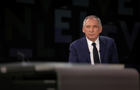 Le Premier ministre François Bayrou sur le plateau de l'émission "L'Evénement" sur France 2 le 19 décembre 2024 à Paris ( AFP / Valentine CHAPUIS )