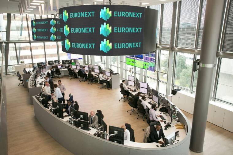 Salle de surveillance des marchés chez Euronext Paris. (crédit : Euronext)