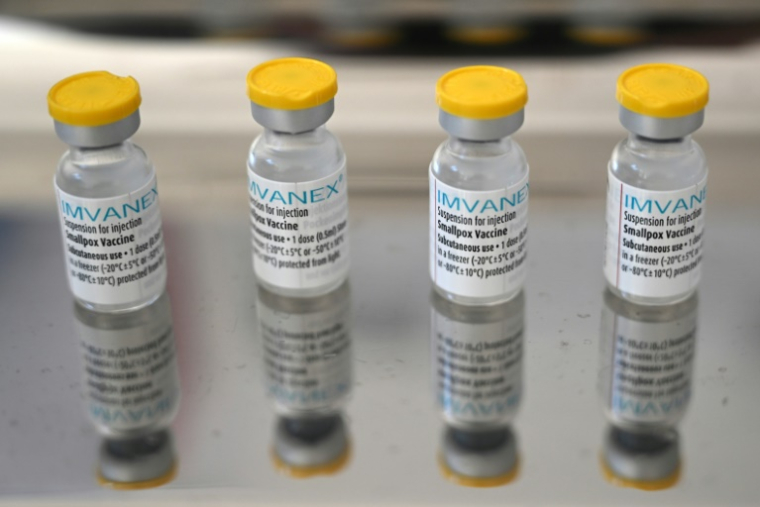 Des fioles de vaccin Imvanex contre le mpox, du laboratoire danois Bavarian Nordic, dans un centre de vaccination, le 10 août 2022 à Marseille ( AFP / Christophe SIMON )