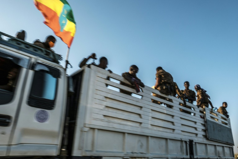 Des membres des Forces de défense éthiopiennes près de la ville de Humera, en Éthiopie, le 21 novembre 2020 ( AFP / EDUARDO SOTERAS )