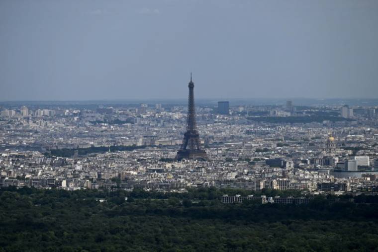 De nombreux locataires comptent braver la règlementation et sous-louer leur logement durant les Jeux olympiques de Paris, un moyen rêvé d'arrondir ses fins de mois ( AFP / Emmanuel DUNAND )