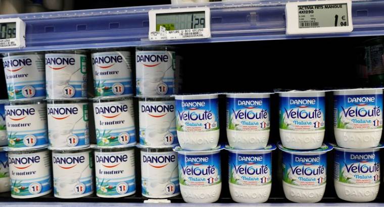 Des produits laitiers dans un supermarché à Nice