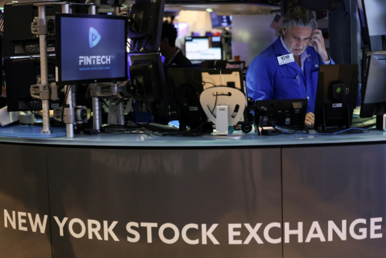 Un opérateur du New York Stock Exchange ( AFP / CHARLY TRIBALLEAU )