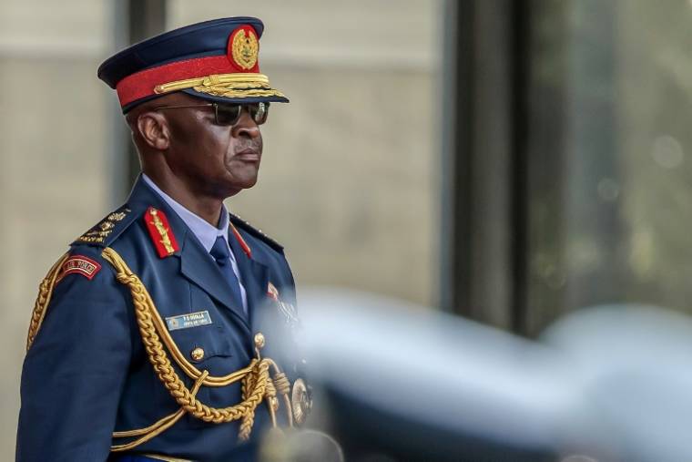 Le chef des armées kényanes, le général Francis Omondi Ogolla, lors d'une cérémonie officielle à Nairobi le 28 février 2024 ( AFP / LUIS TATO )