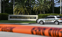 Un véhicule de shérif bloque la rue devant le Trump International Golf Club à West Palm Beach, le 15 septembre 2024 en Floride ( AFP / CHANDAN KHANNA )