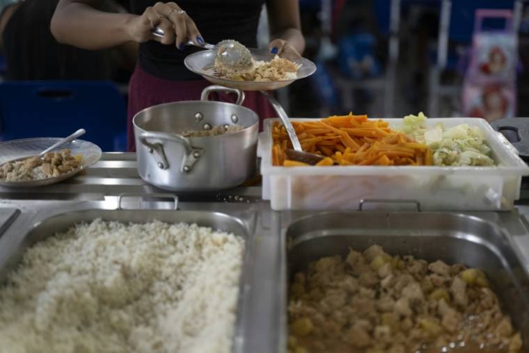 Des plats proposés pour le déjeuner à l'école municipale Burle Marx, le 4 avril 2024 à Rio de Janeiro, au Brésil ( AFP / Pablo PORCIUNCULA )