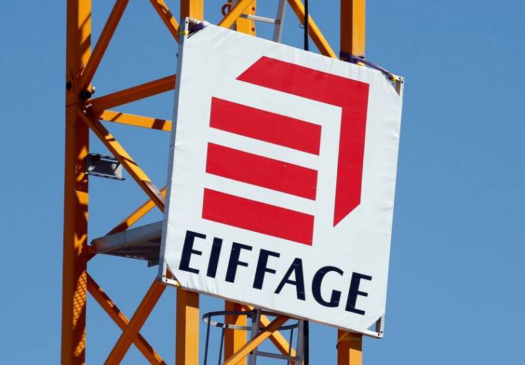 Le logo d'Eiffage sur un chantier à Cannes