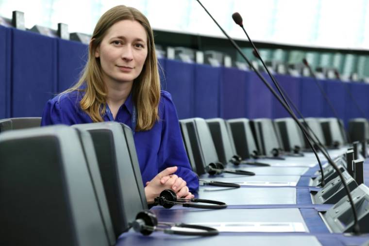 L'eurodéputée danoise Kira Peter-Hansen au Parlement européen, à Strasbourg, dans l'est de la France le 23 avril 2024  ( AFP / FREDERICK FLORIN )