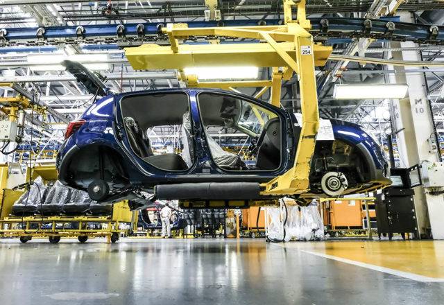 Renault recule en bourse, pénalisé par Nissan qui a abaissé sa prévision de bénéfice annuel