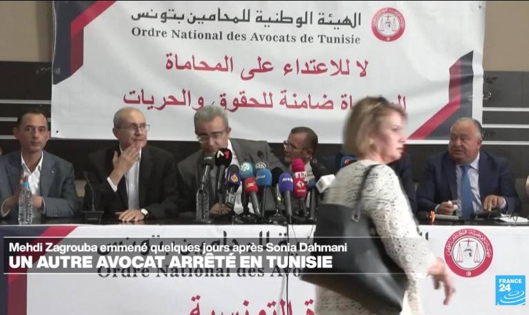 Tunisie : le bâtonnier dénonce des "abus de pouvoir" après l'arrestation d'avocats