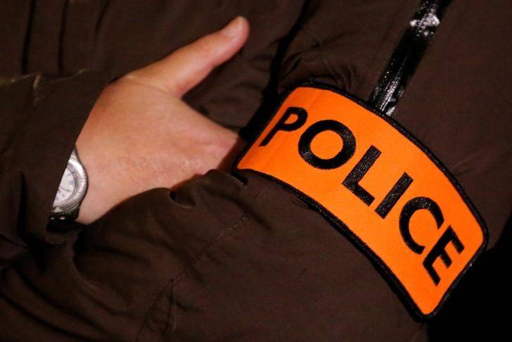 DES POLICIERS MANIFESTENT À VIRY-CHÂTILLON