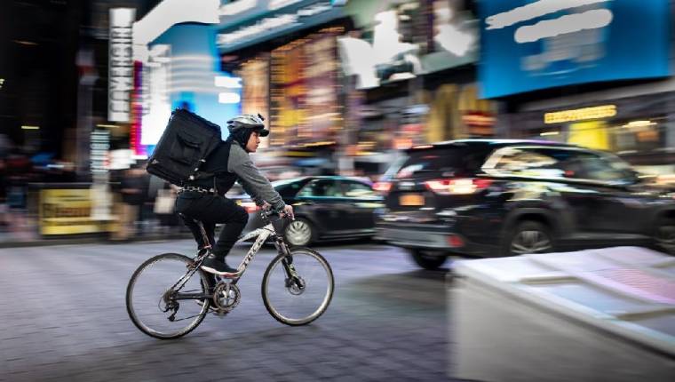 Les livreurs à vélo sont-ils autorisés à travailler pendant la canicule? (Crédits photo : Unsplash - Brett Jordan )