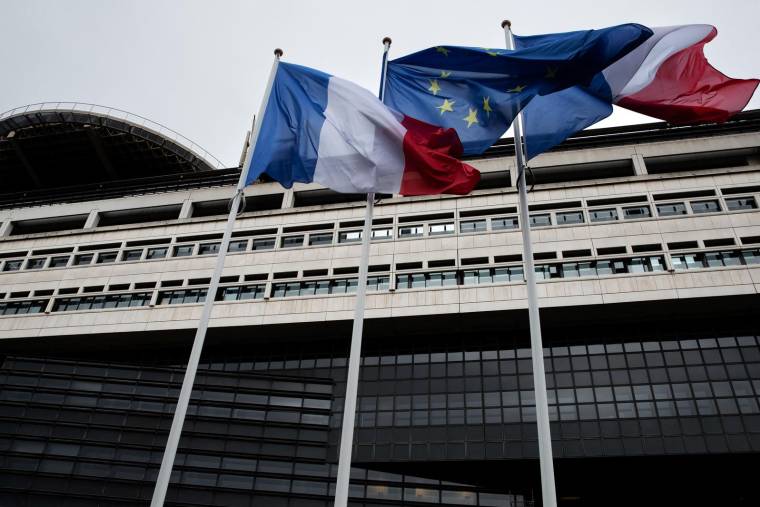 Bercy va ouvrir un "guichet" pour les TPE et PME (illustration) ( AFP / JOEL SAGET )