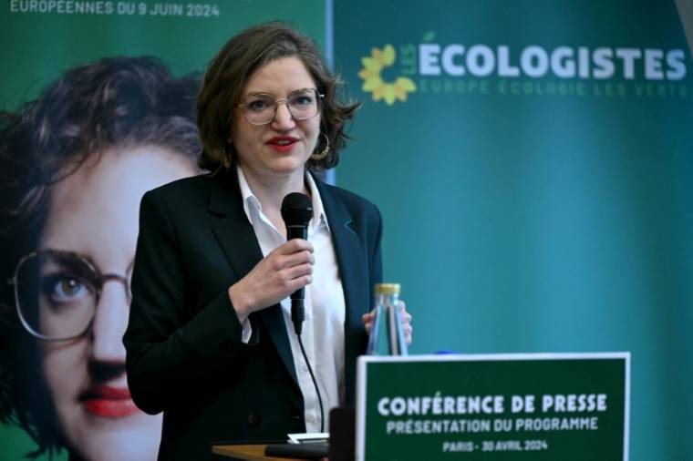 Marie Toussaint, tête de liste écologiste pour les élections européennes, présente son programme le 30 avril 2024 à Paris  ( AFP / Miguel MEDINA )