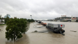 Les rives du Danube débordent alors que le niveau des eaux continue de monter à Bratislava, en Slovaquie, après le passage de la tempête Boris, le 16 septembre 2024 ( AFP / TOMAS BENEDIKOVIC )