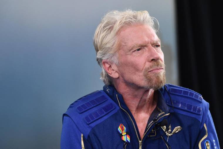 Richard Branson avait finalement injecté 200 millions de livres de sa poche pour sauver de la faillite sa compagnie aérienne Virgin Atlantic ( AFP / PATRICK T. FALLON )