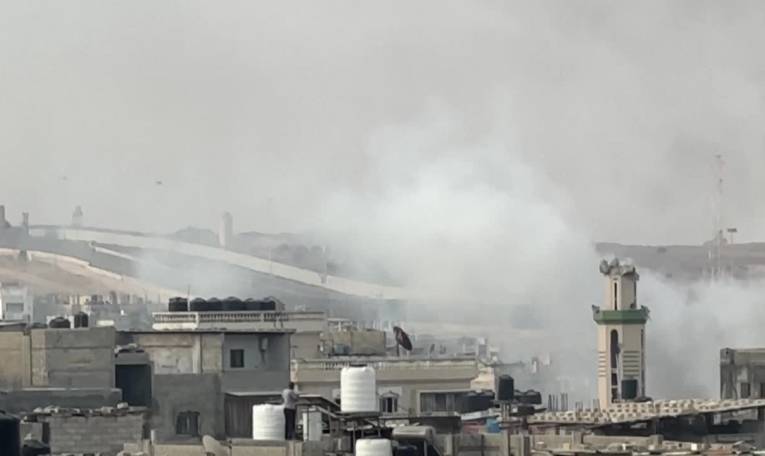 Des nuages de fumée au-dessus de Rafah à la suite de frappes