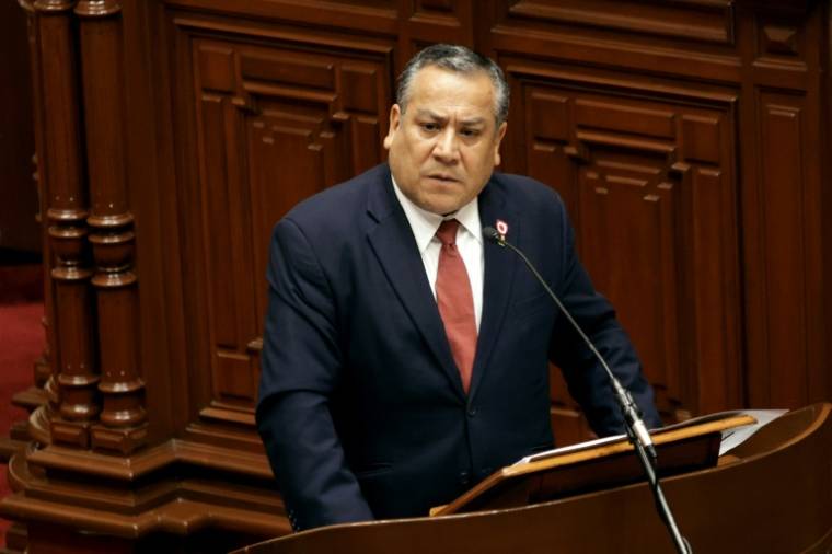 Le Premier ministre péruvien Gustavo Adrianzen expose sa politique générale au Parlement, le 3 avril 2024 à Lima ( AFP / Juan Carlos CISNEROS )