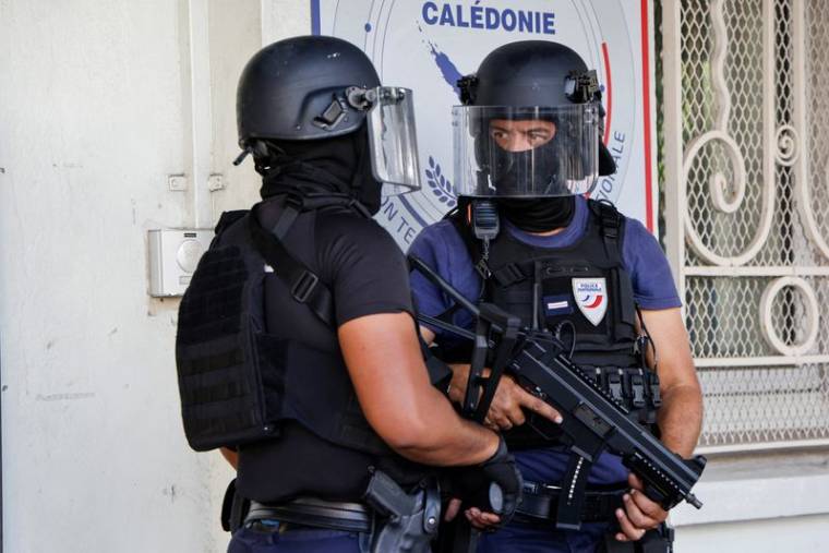 Des policiers français lors de la visite d'Emmanuel Macron en Nouvelle-Calédonie