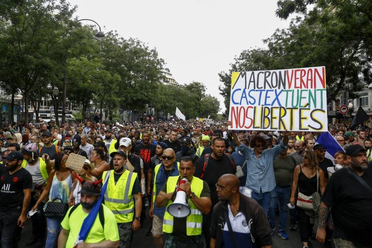 Manifestation contre le pass sanitaire à Paris, le 24 juillet 2021. ( AFP / SAMEER AL-DOUMY )